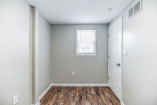 Building Photo - 203 Ford St