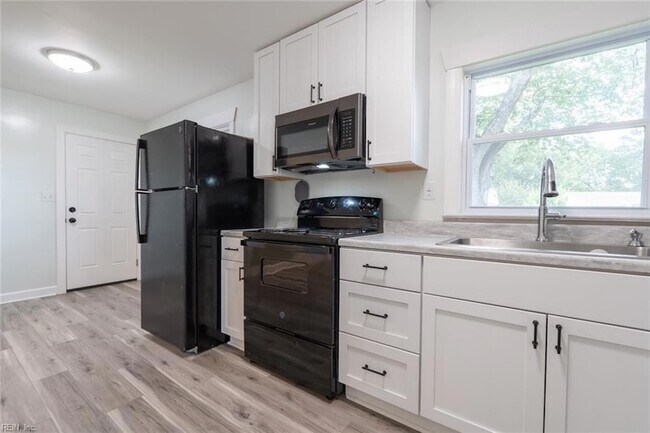 Building Photo - 314 Mohican Dr