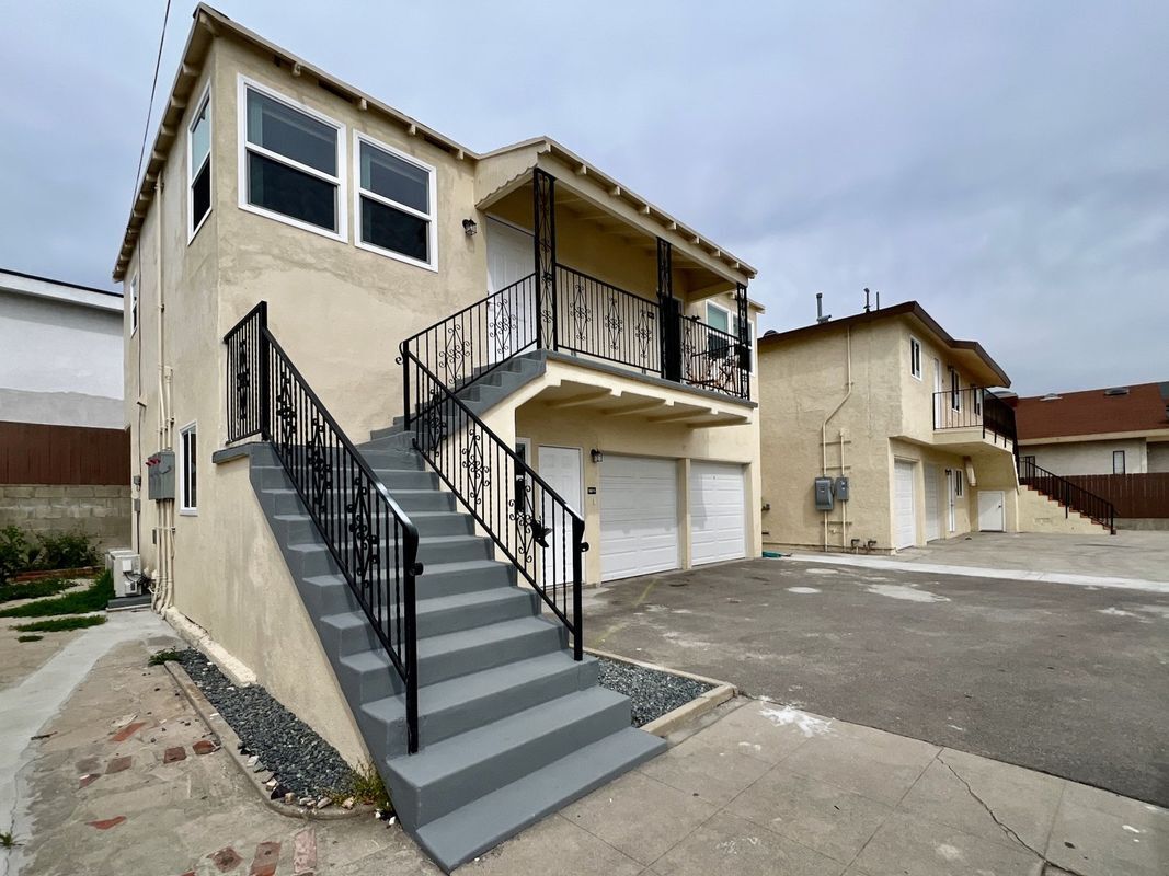 Building Photo - 1321 1/2 Normandie Avenue