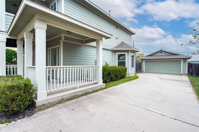Building Photo - 2735 Fairview Dr