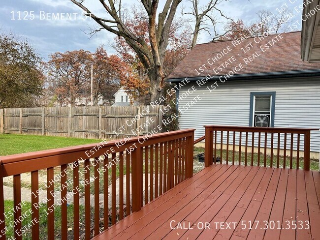 Building Photo - 1125 Bement St