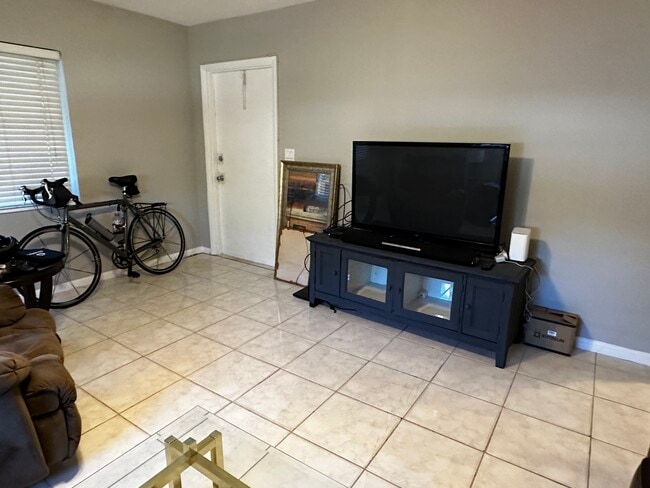 Building Photo - 240 SW 7th St