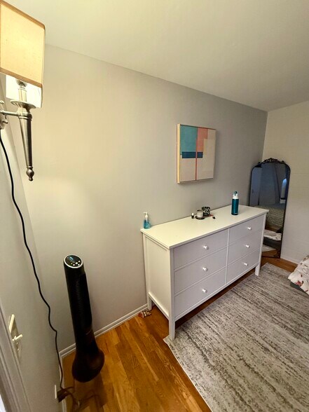 Building Photo - 9 Charles St