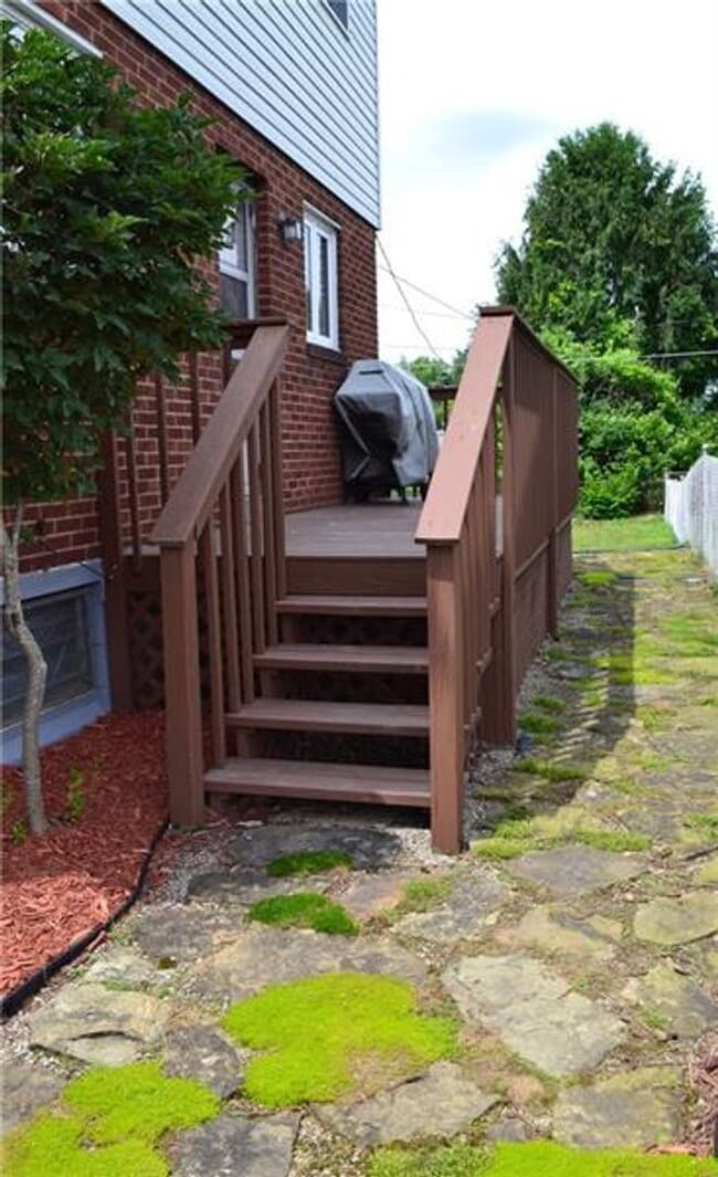 Building Photo - 5Bed | 2bath Home in West Mifflin, PA