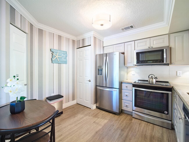 Building Photo - 19218 Glenmoor Dr