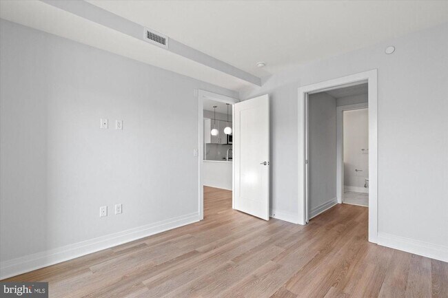 Building Photo - 811 N Columbus St