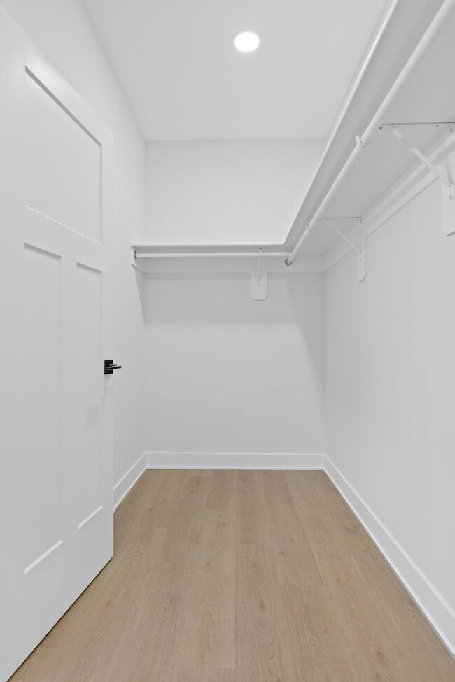 Building Photo - 1405 Deloss St