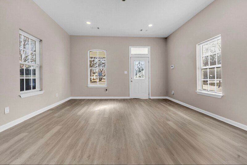 Building Photo - 857 Pope St