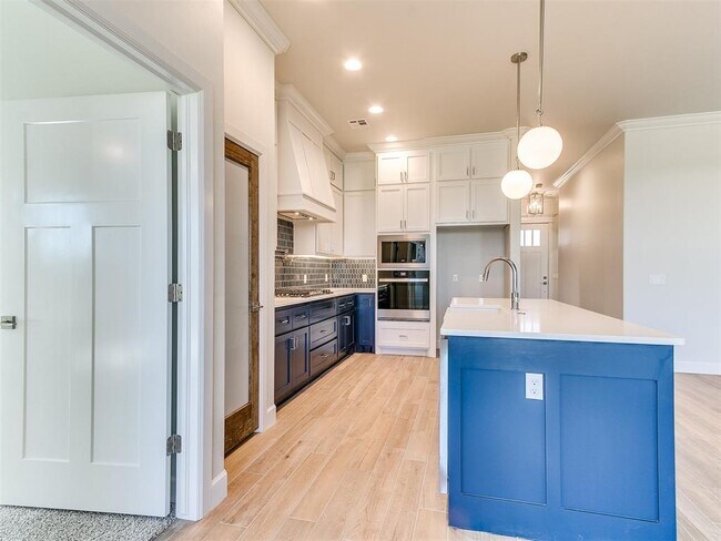 Building Photo - 13400 Sandoval Blvd