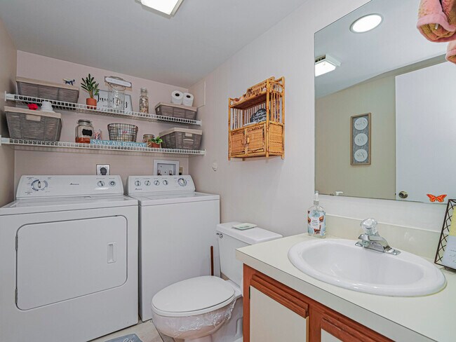 Building Photo - 340 S Waverly Pl