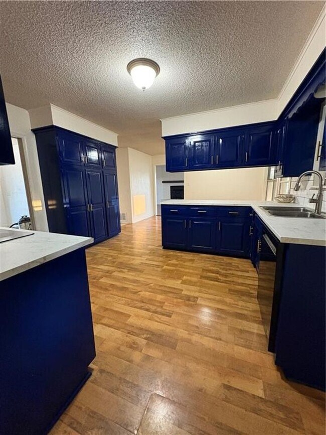 Building Photo - Spacious 4 bedroom, 2.5  bath house near B...