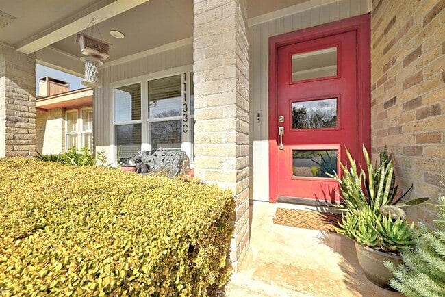 Building Photo - 11133 Pinehurst Dr