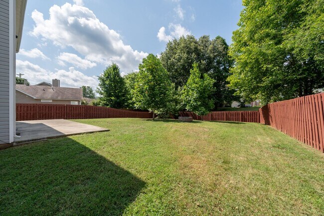 Building Photo - **BE THE LUCKY ONE TO LIVE IN THIS UPDATED NASHVILLE/ BELLEVUE HOME**