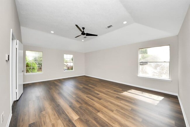 Building Photo - 16731 Sussex Dr