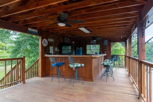 Building Photo - 5004 Cypress Lake Dr