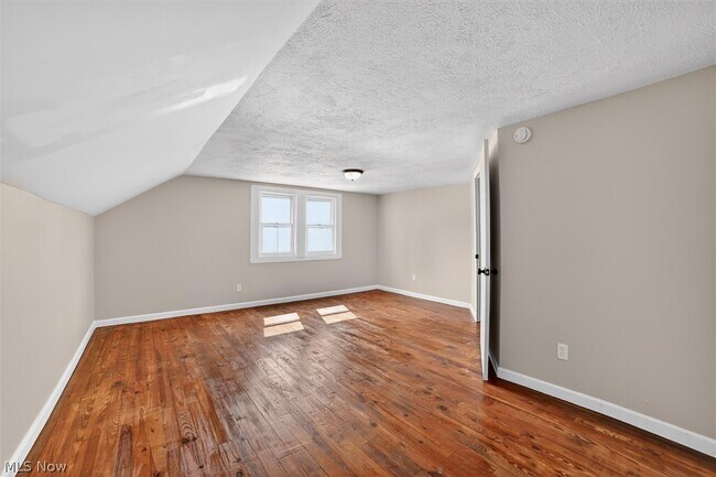 Building Photo - 1851 Beverly Hills Dr