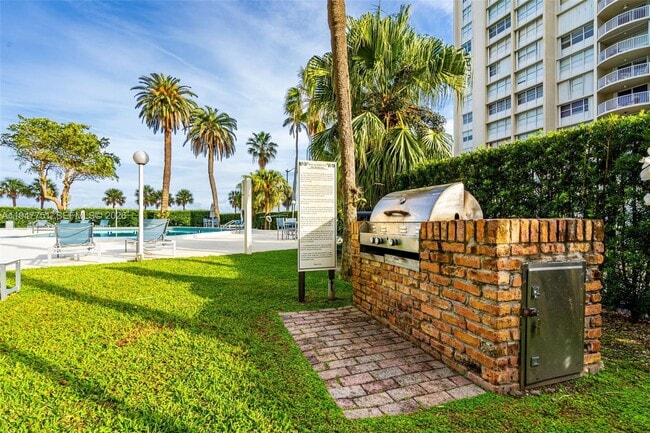 Building Photo - 1408 Brickell Bay Dr