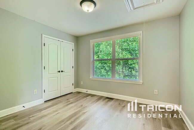 Building Photo - 2015 Chelsey Way