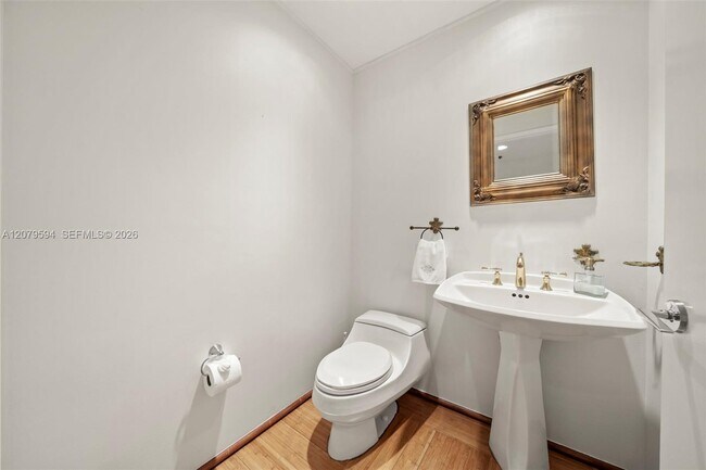 Building Photo - 789 Crandon Blvd