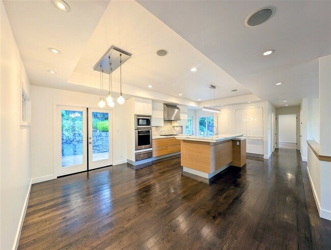 Building Photo - 10 Idalia Ct