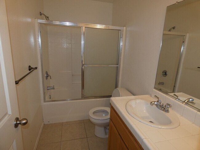 Building Photo - Single level home near Tommie Kunst Junior High