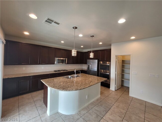 Building Photo - 2409 W Gilmore Ave