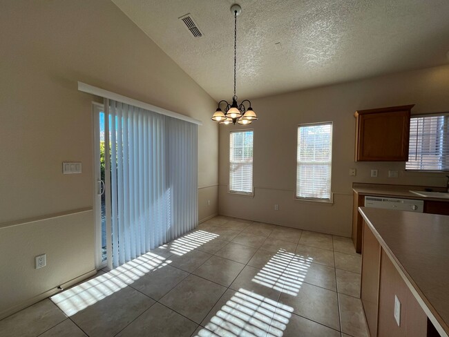 Building Photo - Spacious 3 Bedroom 2 Bathroom Home In The NE!