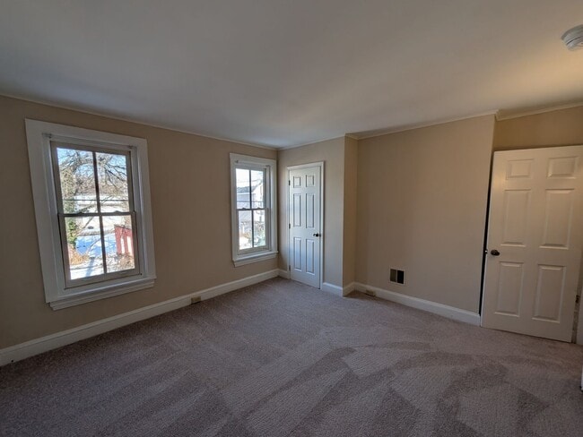 Building Photo - Beautiful Remodeled 3 Bedroom Home