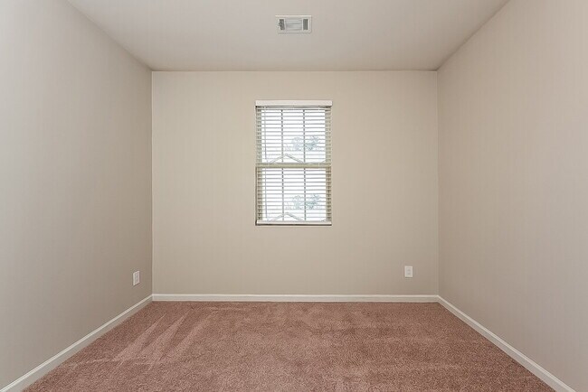 Building Photo - 700 Feldwood Ln