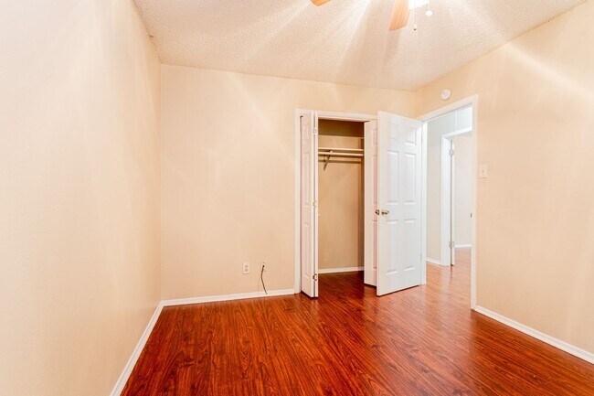 Building Photo - 3004 Pecan Springs Rd