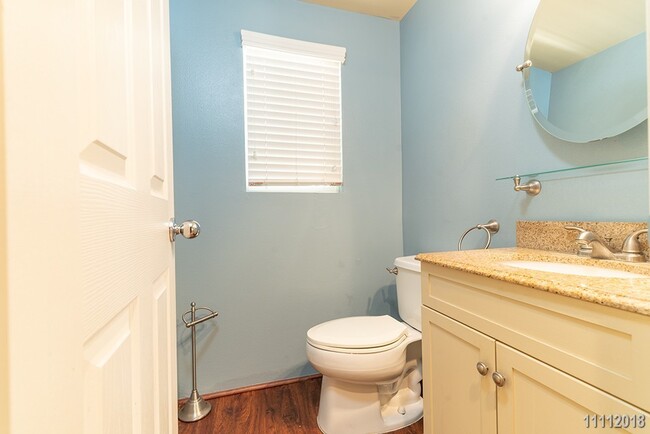 Building Photo - Fairways Edge, 3br/2.5ba w/yard (pets nego...