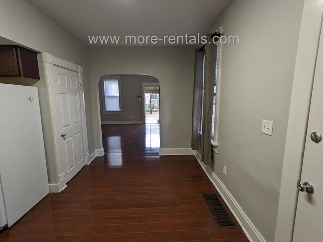 Building Photo - 802 Ebner St