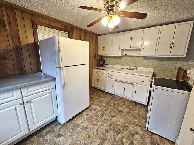 Building Photo - 134 S Blackstock Rd