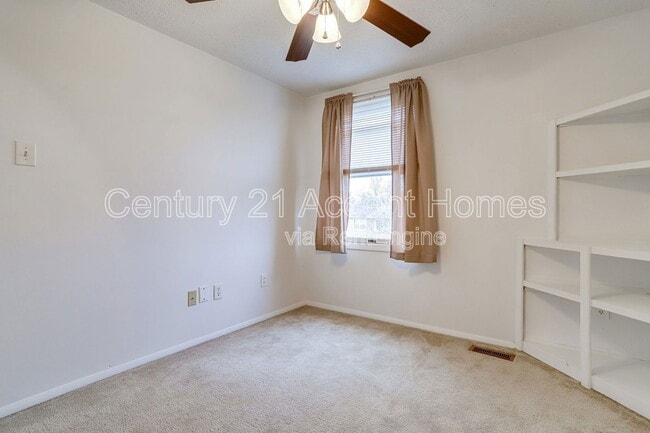 Building Photo - 5328 Larochelle Ct