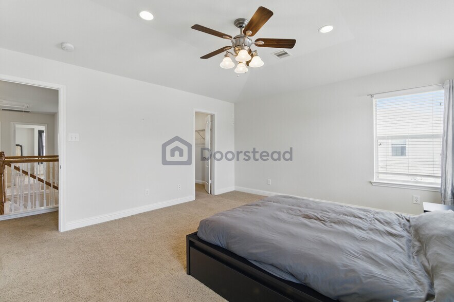 Building Photo - 16030 Summerville Lake Dr