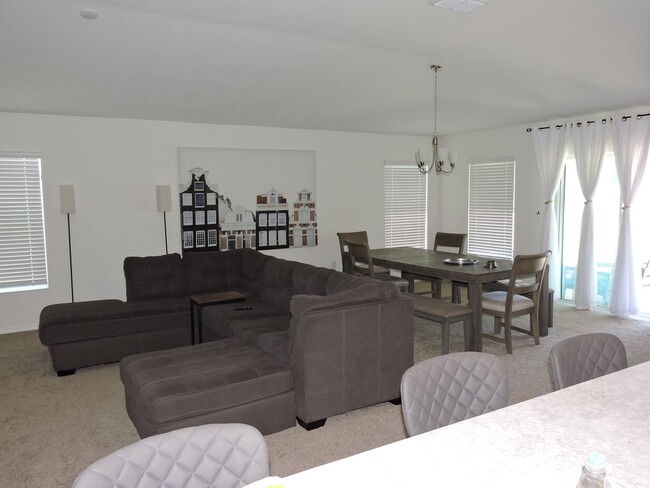 Building Photo - 4/2 Single Family Home