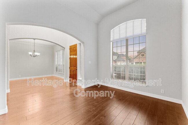 Building Photo - 11 Sable Valley