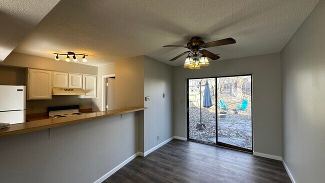Building Photo - 4605 Grandview Ct