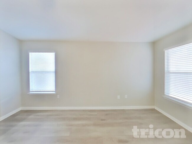 Building Photo - 6614 Cougar Village