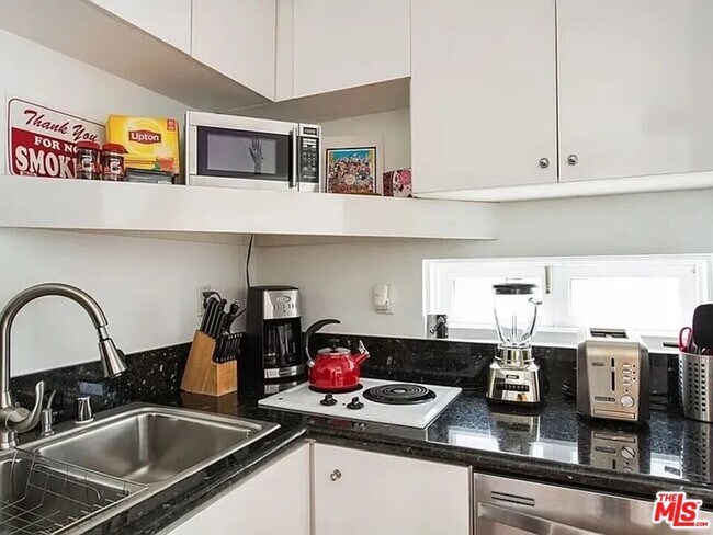 Building Photo - 8661 Clifton Wy