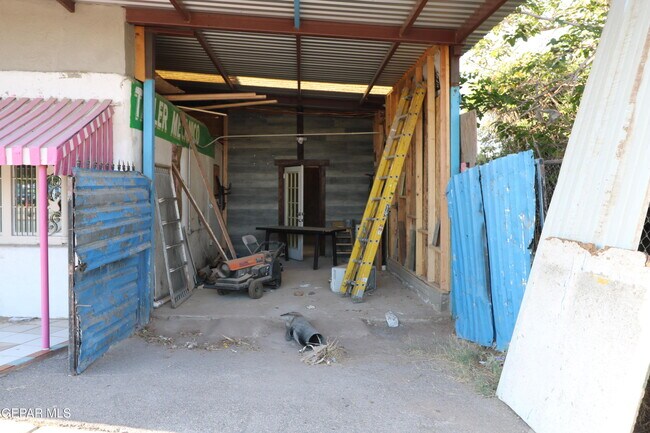 Building Photo - 5723 Alameda Ave