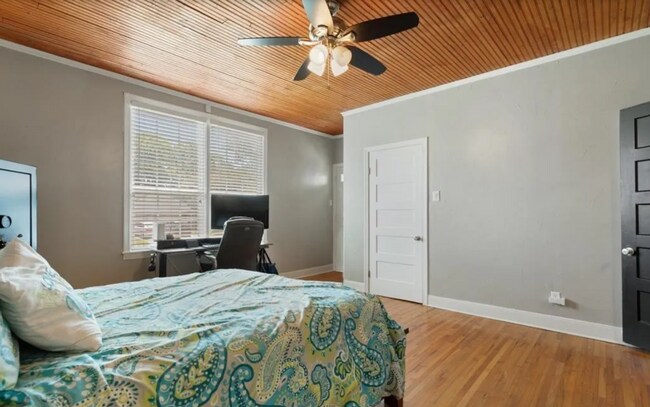 Building Photo - 1413 Augusta Ave