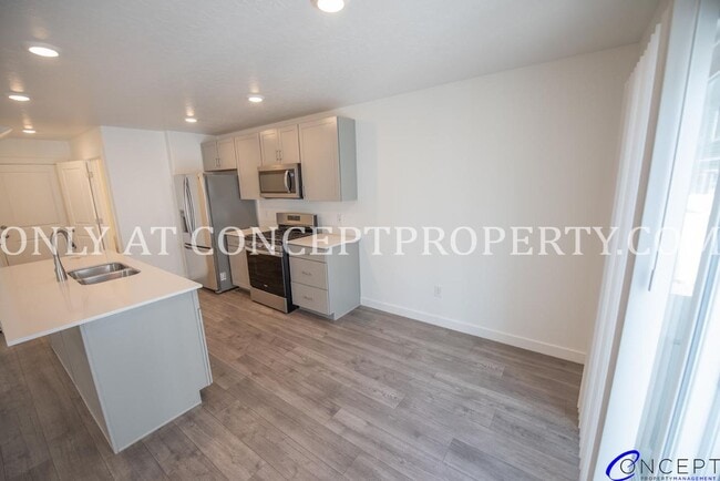 Building Photo - Brand-New Beautiful Spacious Modern Townhome in Lehi with Luxury Finishes & Prime Amenities