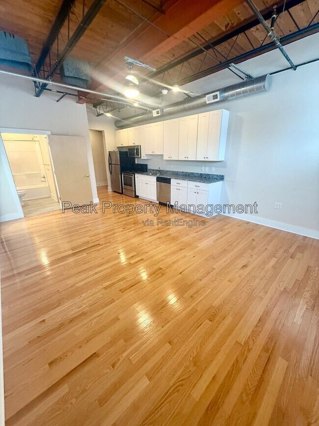 Building Photo - 2709 W Broad St