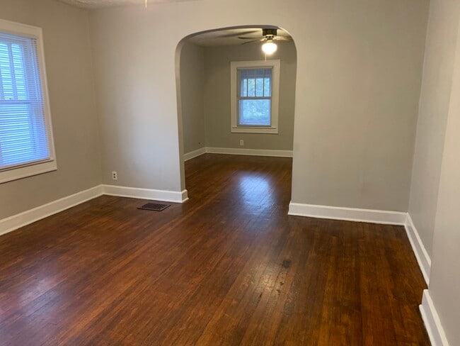 Building Photo - 813 N Bancroft St