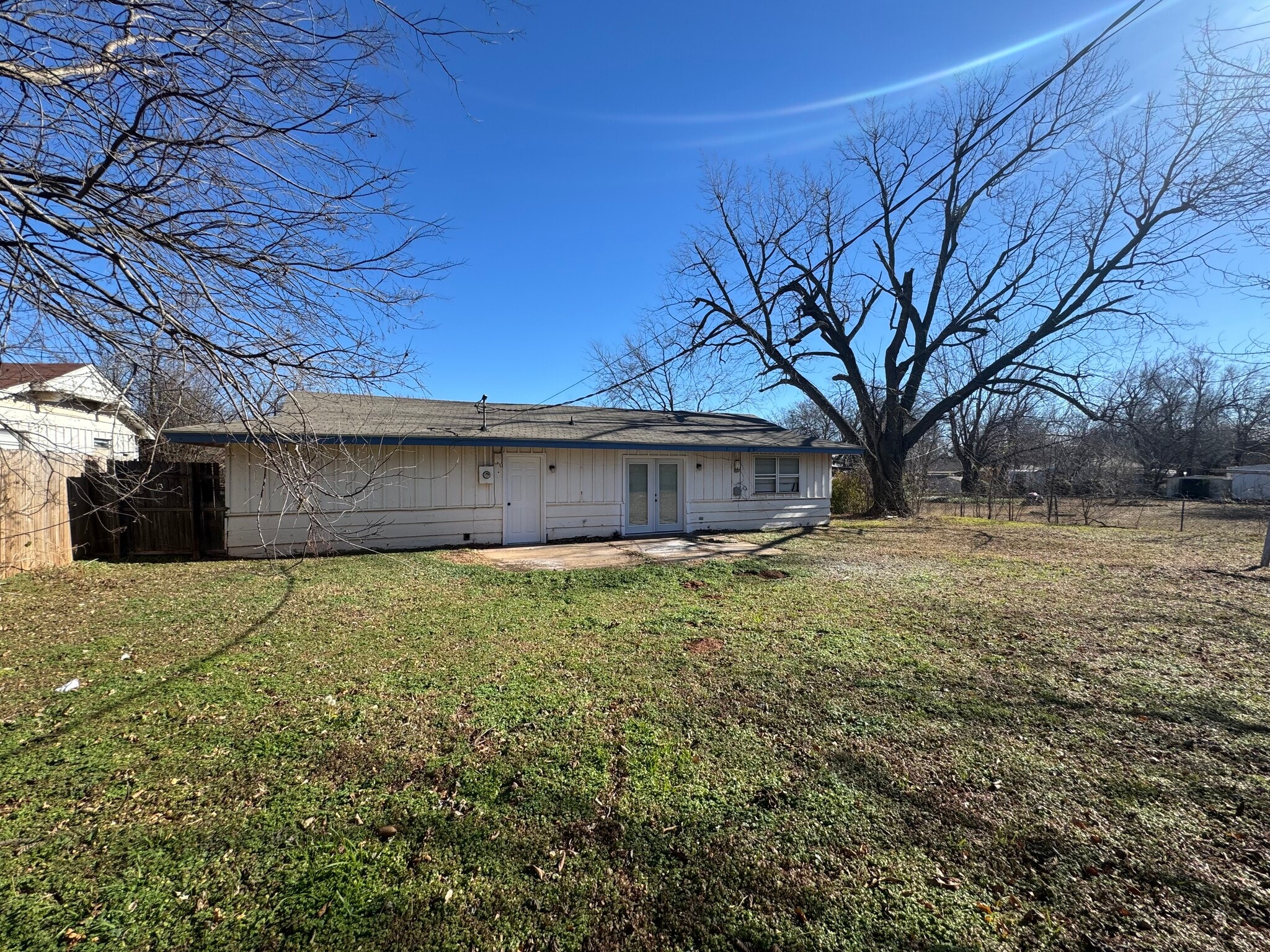 Building Photo - 1321 Beechwood Dr