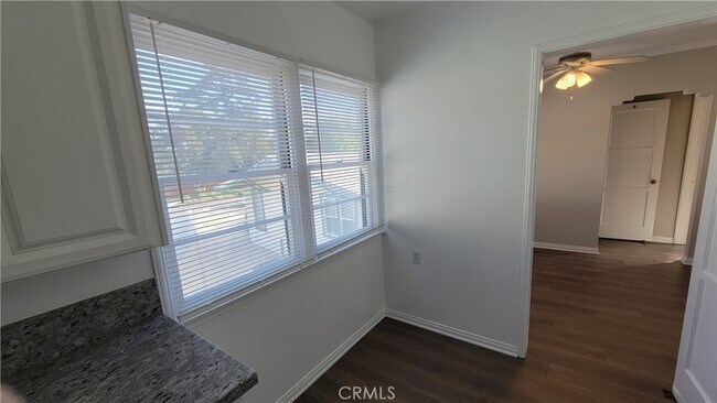 Building Photo - 254 Thorne St