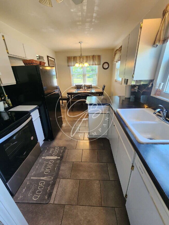 Building Photo - 3 bed 3 bath home for rent near University of Toledo!