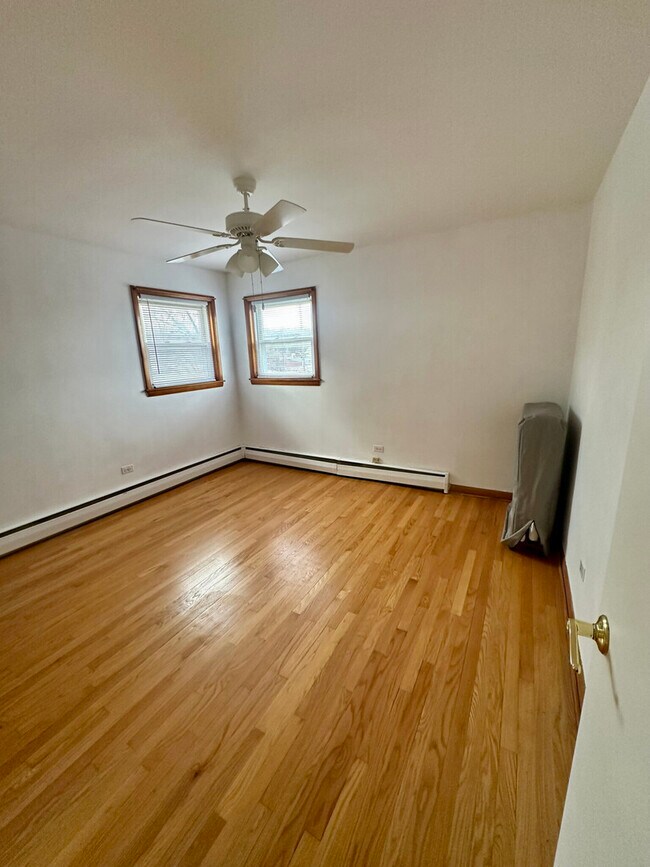Building Photo - 6309 W Touhy Ave