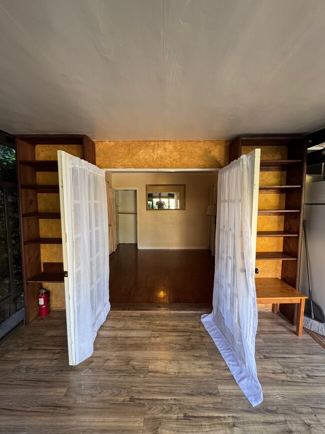 Building Photo - Charming Westside ADU with Private Backyard